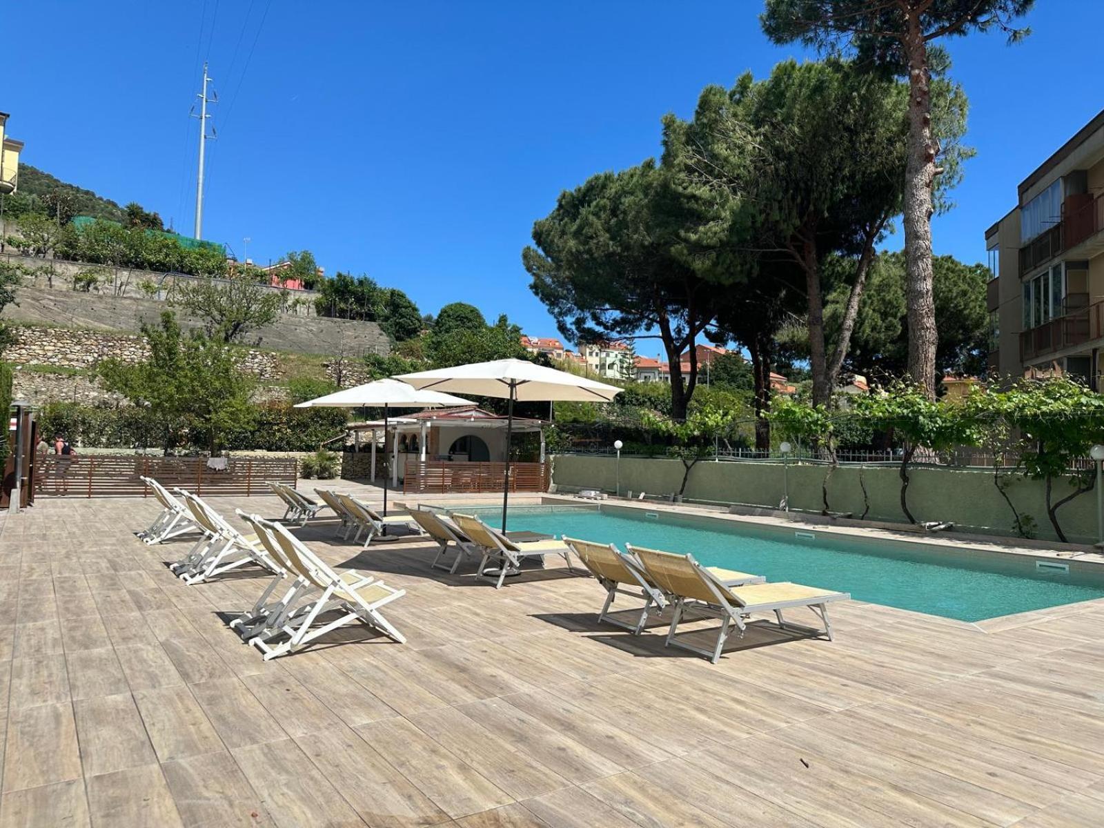 Residence Holidays Pietra Ligure Exterior foto