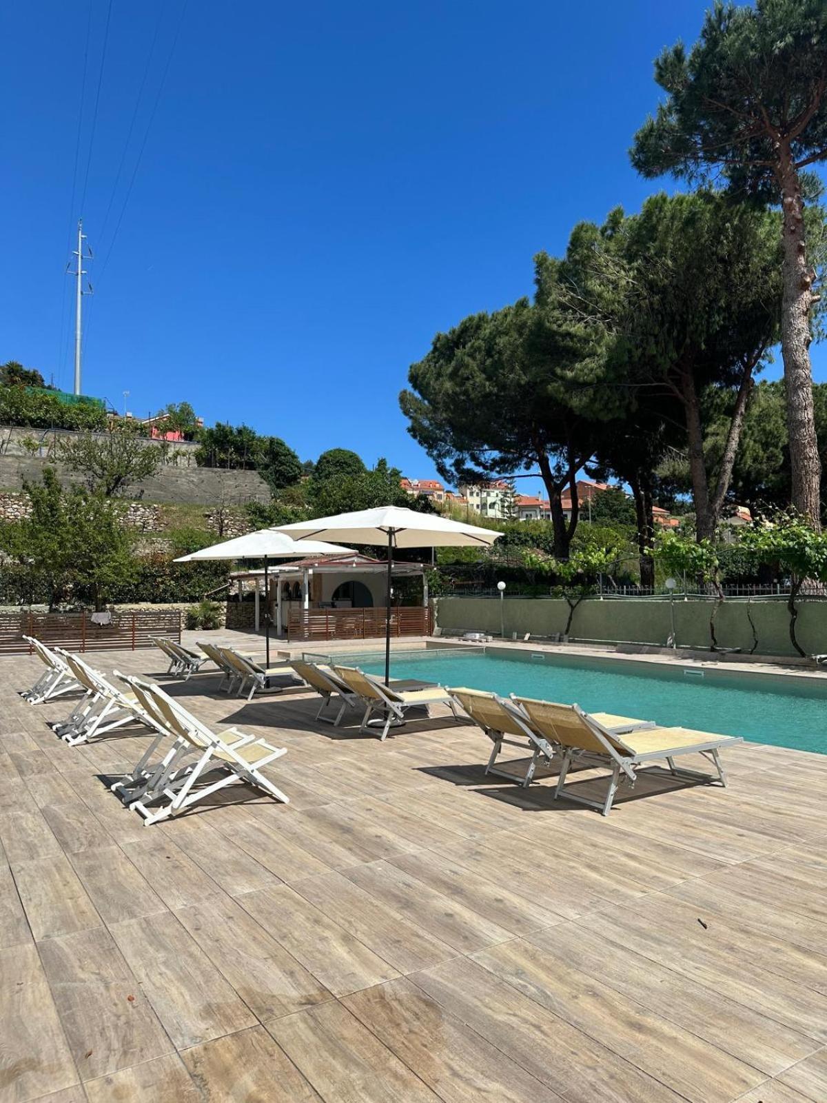 Residence Holidays Pietra Ligure Exterior foto