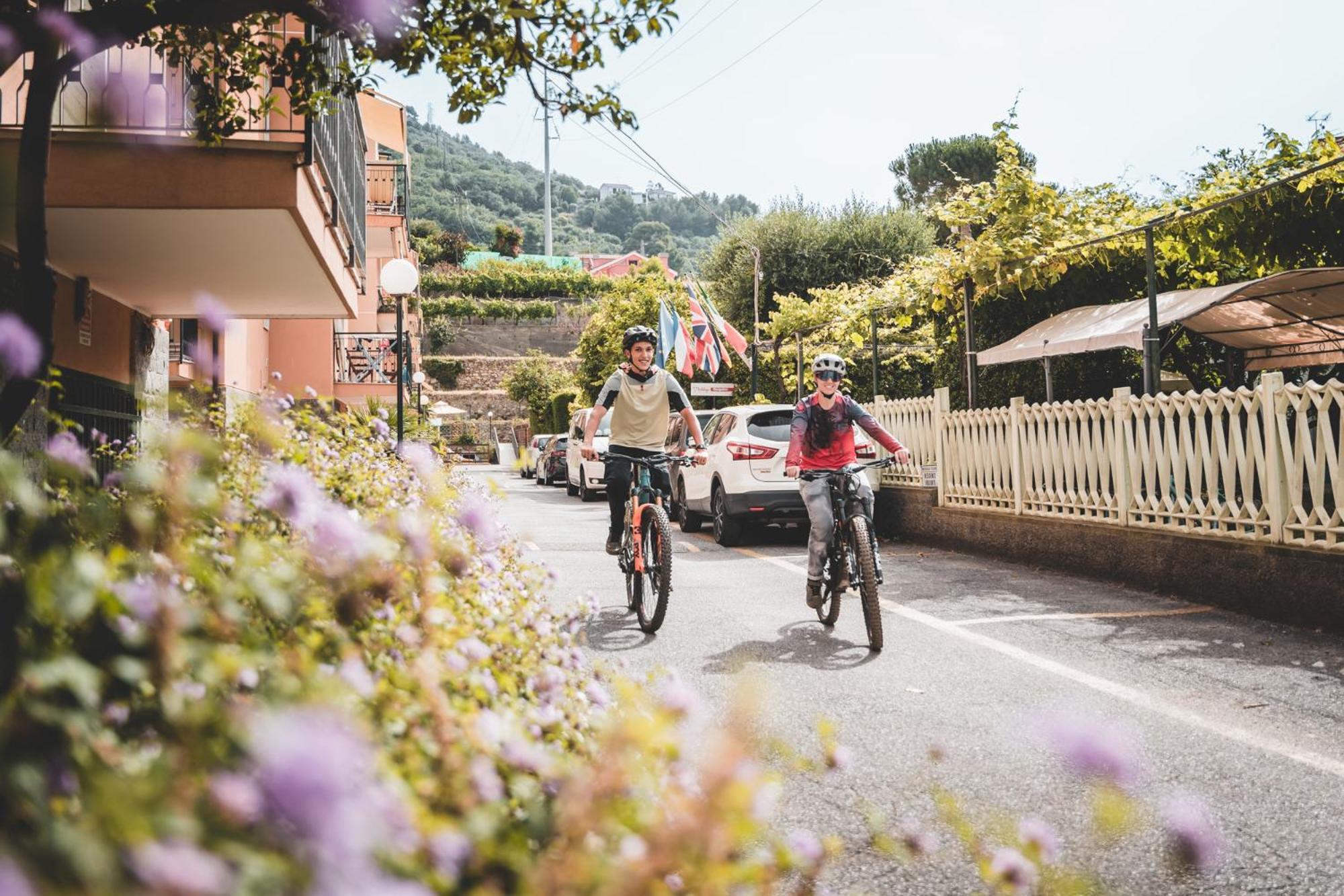 Residence Holidays Pietra Ligure Exterior foto