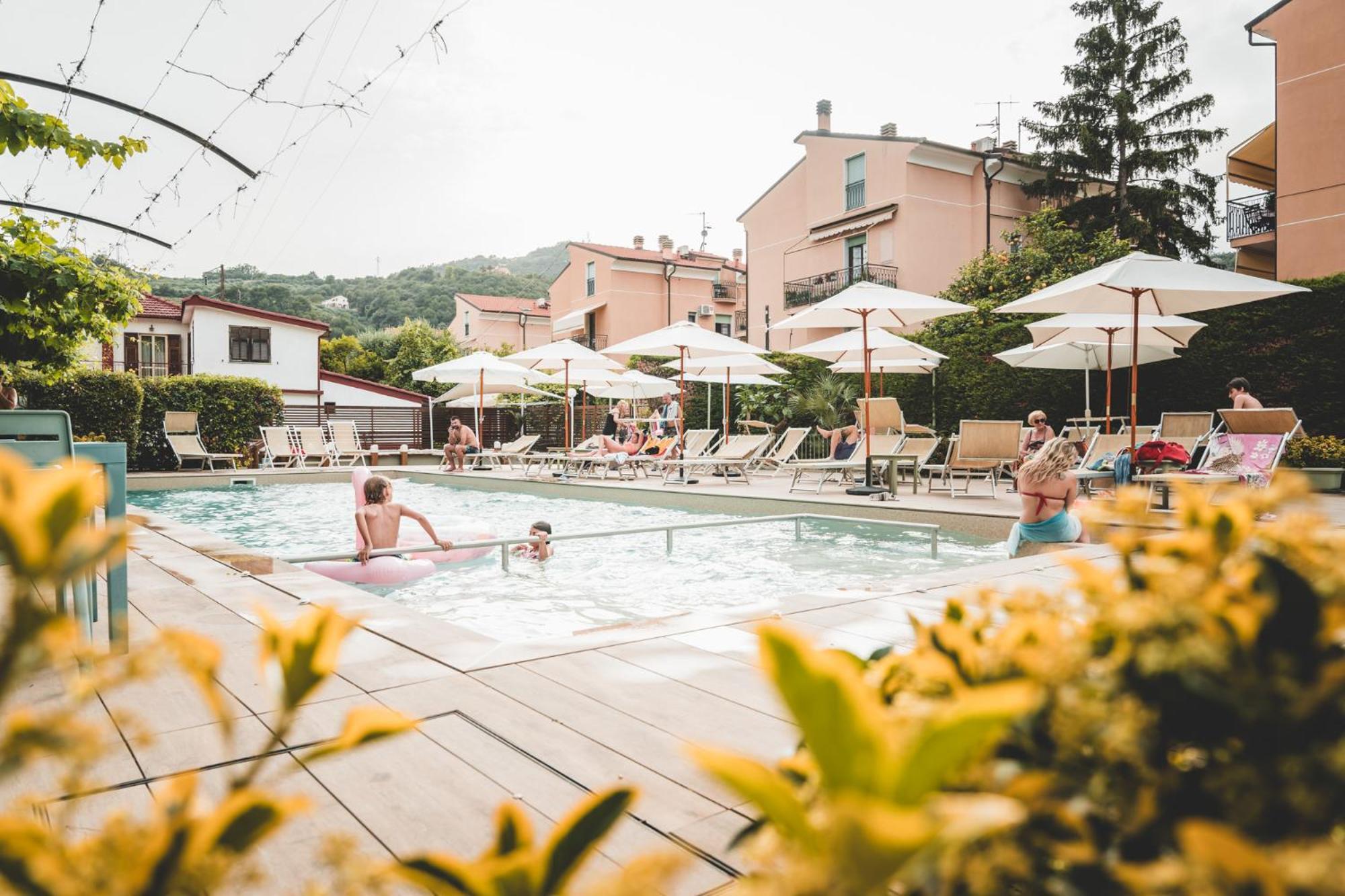 Residence Holidays Pietra Ligure Exterior foto