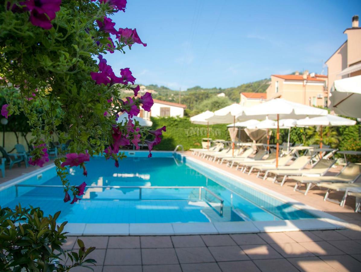 Residence Holidays Pietra Ligure Exterior foto